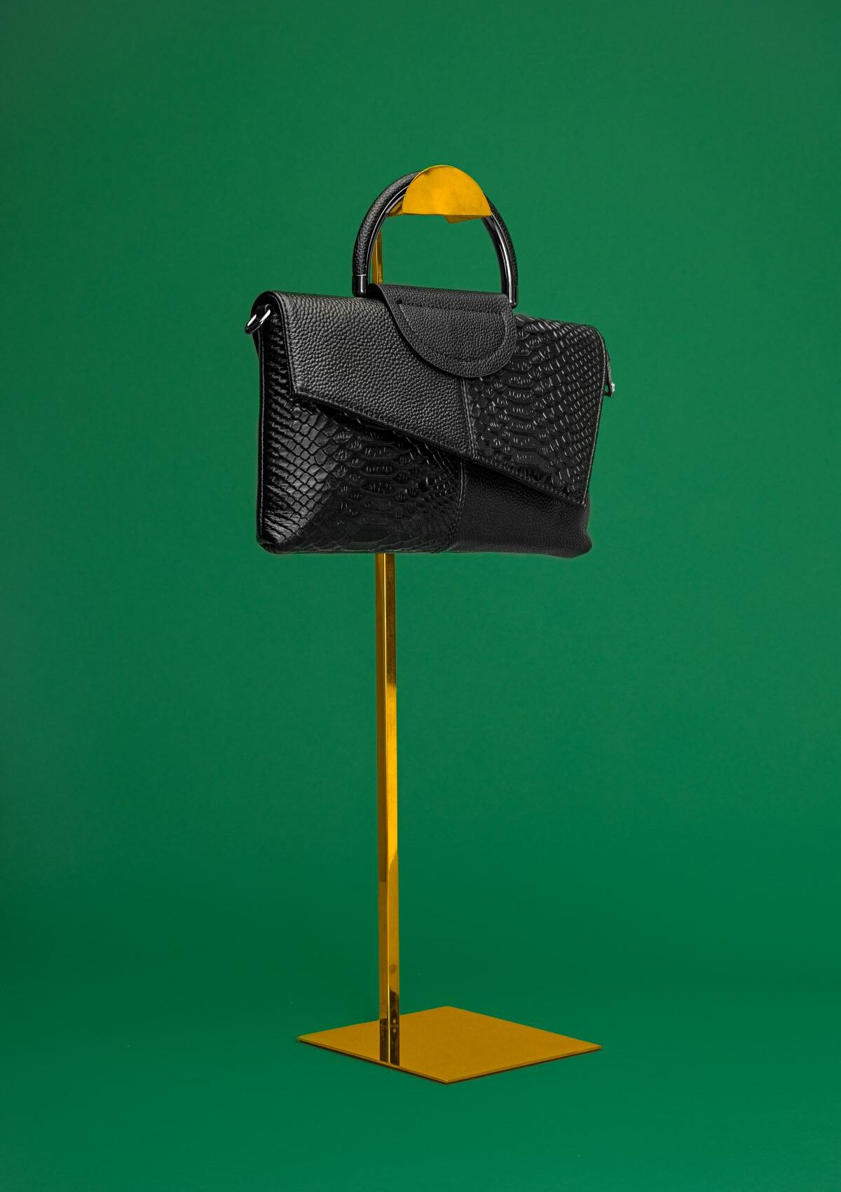 Bolso de Piel con Estampado de Serpiente Negro | LUISON